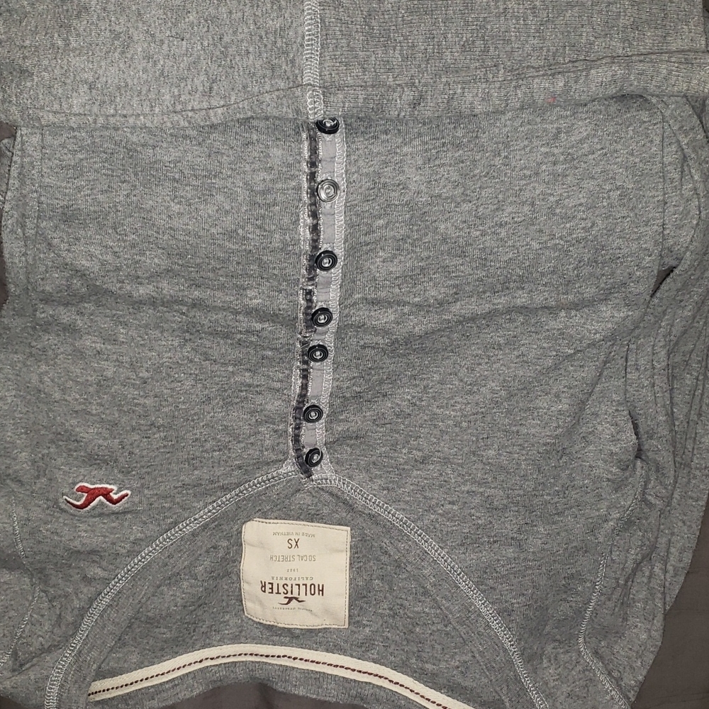 Light grey .XS .like new .Hollister layering long sleeve shirt.excel condition!